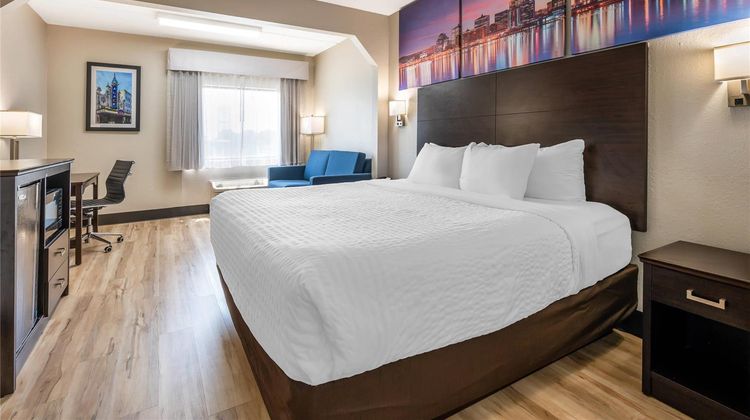 Clarion Pointe Louisville East Room