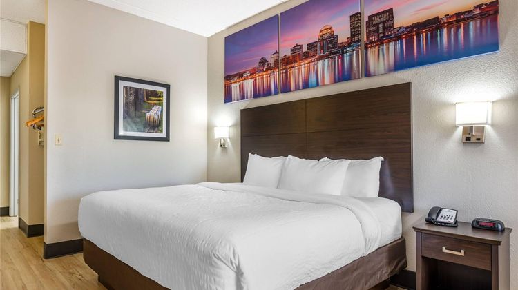 Clarion Pointe Louisville East Room