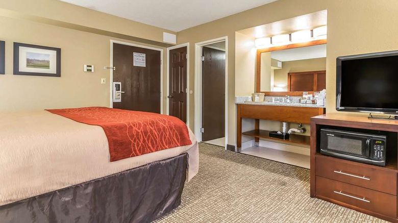 <b>Comfort Inn & Suites Lexington Room</b>. Images powered by <a href="https://iceportal.shijigroup.com/" title="IcePortal" target="_blank">IcePortal</a>.