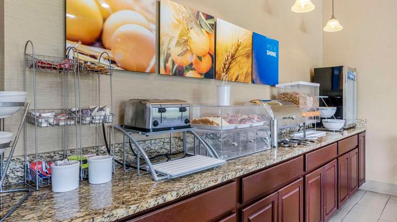 <b>Comfort Inn and Suites La Grange Restaurant</b>. Images powered by <a href="https://iceportal.shijigroup.com/" title="IcePortal" target="_blank">IcePortal</a>.