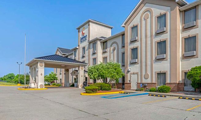 Comfort Inn and Suites La Grange Exterior