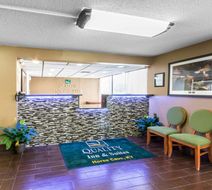 Quality Inn & Suites Horse Cave Lobby