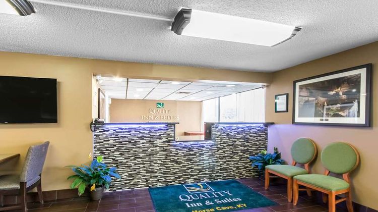 Quality Inn & Suites Horse Cave Lobby