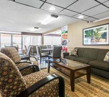 Quality Inn & Suites Horse Cave Lobby