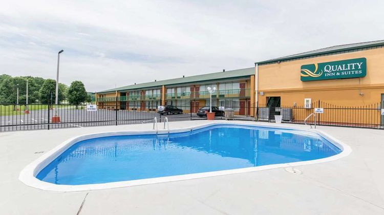 Quality Inn & Suites Horse Cave Pool