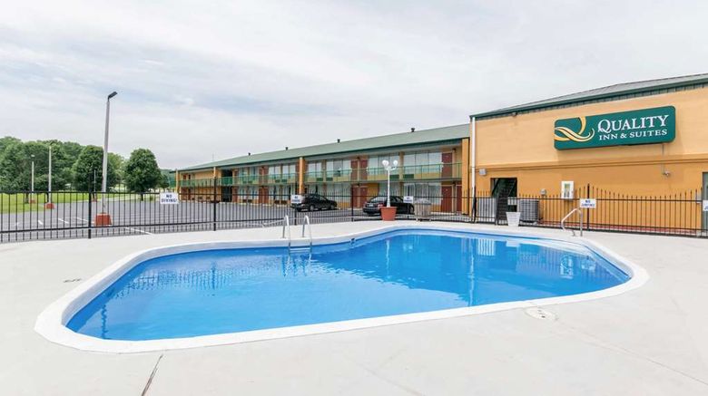 <b>Quality Inn & Suites Horse Cave Pool</b>. Images powered by <a href="https://iceportal.shijigroup.com/" title="IcePortal" target="_blank">IcePortal</a>.