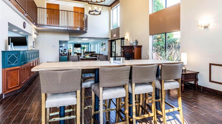 Quality Suites Paducah Lobby