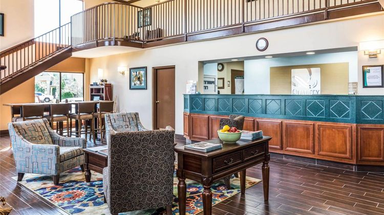 Quality Suites Paducah Lobby