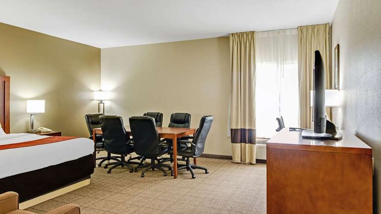 <b>Comfort Inn Henderson - Evansville South Suite</b>. Images powered by <a href="https://iceportal.shijigroup.com/" title="IcePortal" target="_blank">IcePortal</a>.