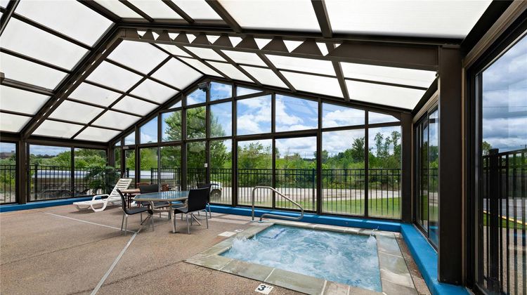 Econo Lodge London North Pool