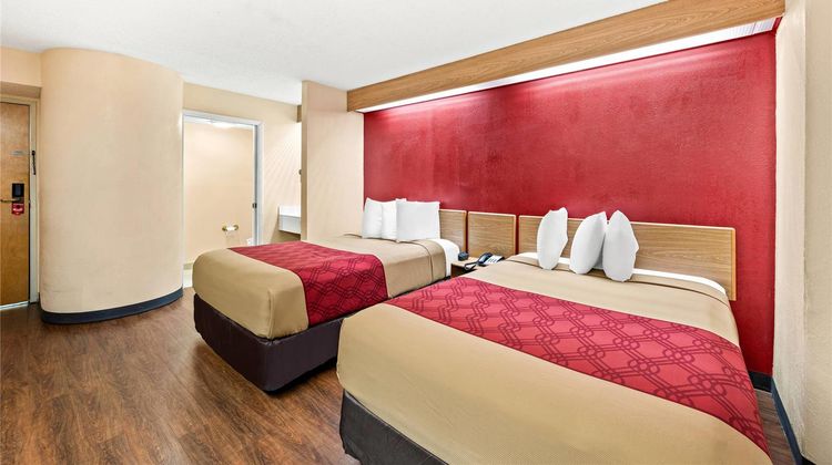 Econo Lodge London North Room