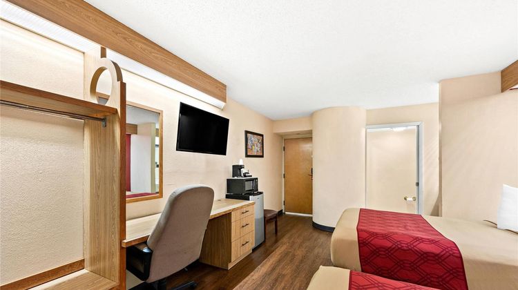 Econo Lodge London North Room