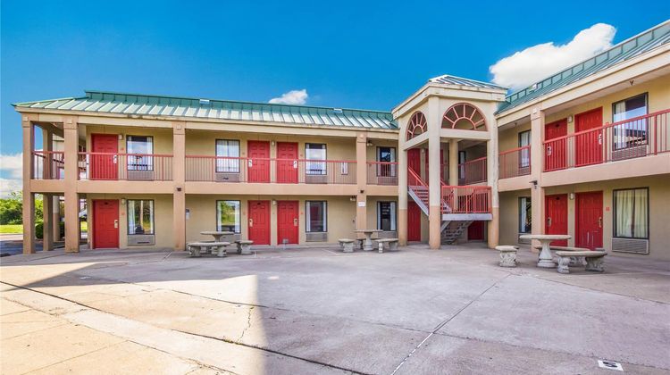Econo Lodge Exterior