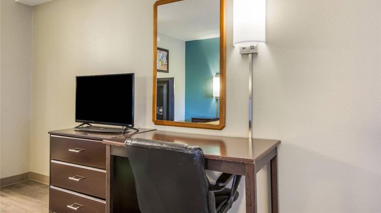 Econo Lodge Room