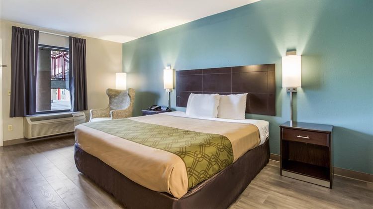 Econo Lodge Room