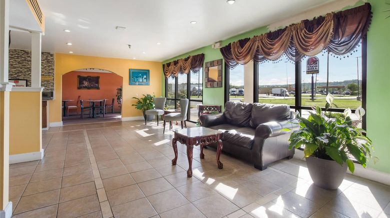 <b>Econo Lodge Lobby</b>. Images powered by <a href="https://iceportal.shijigroup.com/" title="IcePortal" target="_blank">IcePortal</a>.