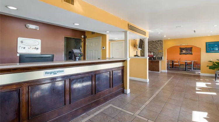 Econo Lodge Lobby