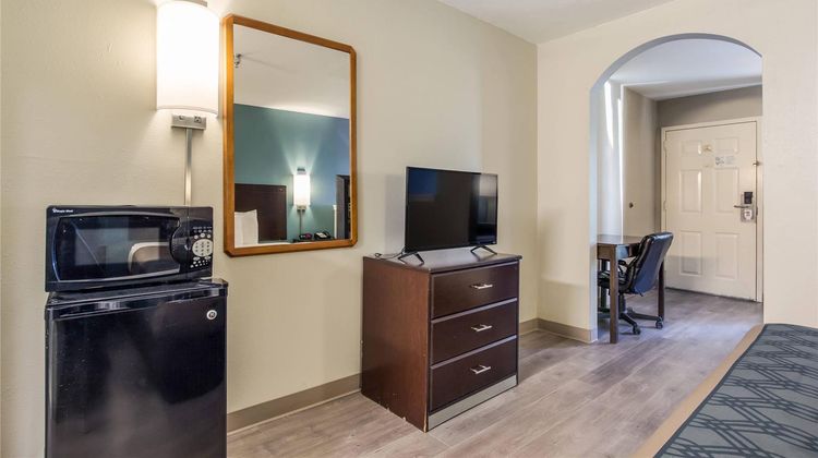 Econo Lodge Room