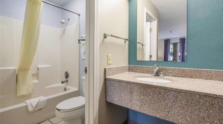 Econo Lodge Room