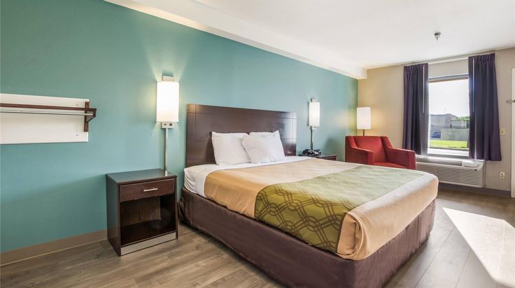Econo Lodge Room
