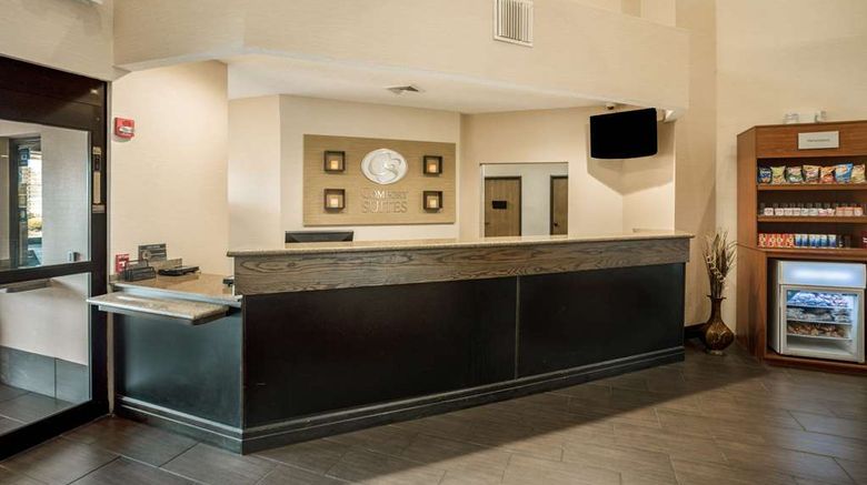 <b>Comfort Suites Lobby</b>. Images powered by <a href="https://iceportal.shijigroup.com/" title="IcePortal" target="_blank">IcePortal</a>.