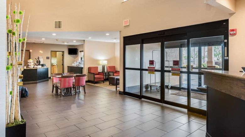 <b>Comfort Suites Lobby</b>. Images powered by <a href="https://iceportal.shijigroup.com/" title="IcePortal" target="_blank">IcePortal</a>.