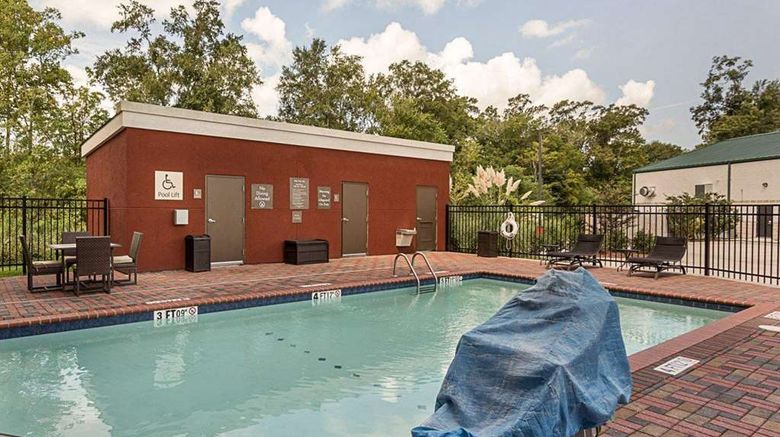<b>Comfort Suites Gonzales Pool</b>. Images powered by <a href="https://iceportal.shijigroup.com/" title="IcePortal" target="_blank">IcePortal</a>.