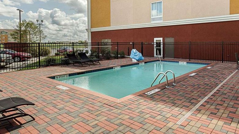 <b>Comfort Suites Gonzales Pool</b>. Images powered by <a href="https://iceportal.shijigroup.com/" title="IcePortal" target="_blank">IcePortal</a>.