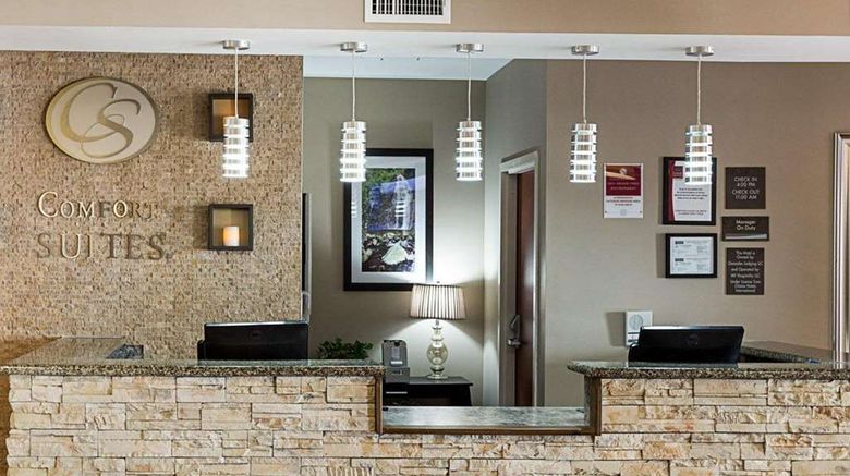 <b>Comfort Suites Gonzales Lobby</b>. Images powered by <a href="https://iceportal.shijigroup.com/" title="IcePortal" target="_blank">IcePortal</a>.