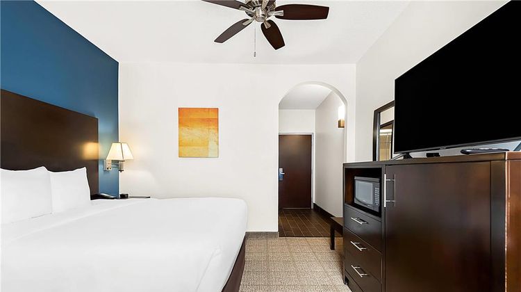 Comfort Suites Room