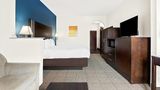<b>Comfort Suites Suite</b>. Images powered by <a href="https://iceportal.shijigroup.com/" title="IcePortal" target="_blank">IcePortal</a>.