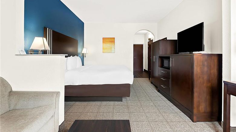 <b>Comfort Suites Suite</b>. Images powered by <a href="https://iceportal.shijigroup.com/" title="IcePortal" target="_blank">IcePortal</a>.