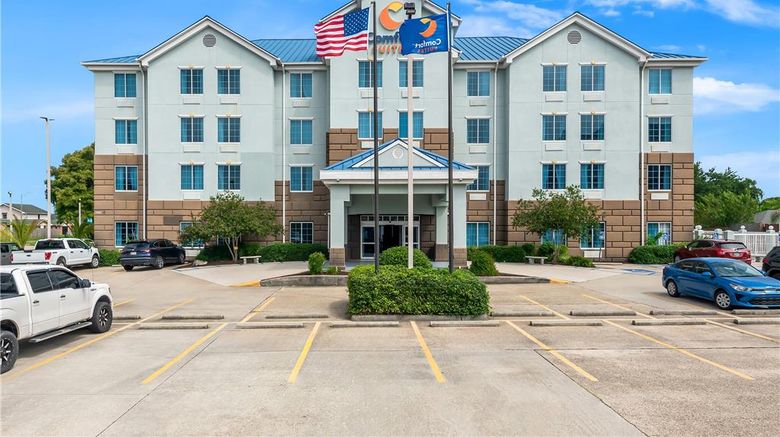 <b>Comfort Suites Exterior</b>. Images powered by <a href="https://iceportal.shijigroup.com/" title="IcePortal" target="_blank">IcePortal</a>.