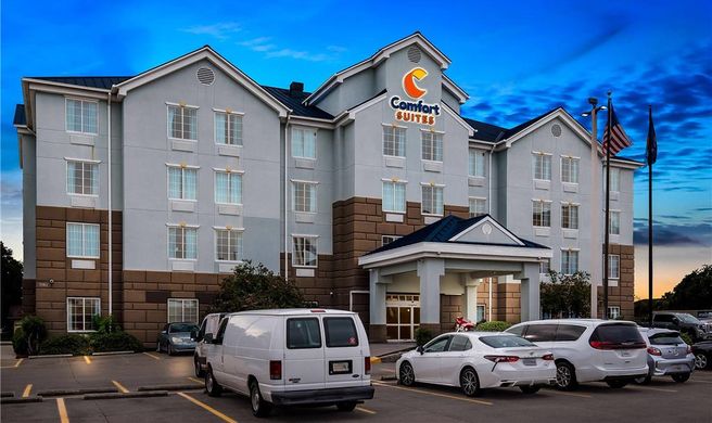 Comfort Suites Exterior