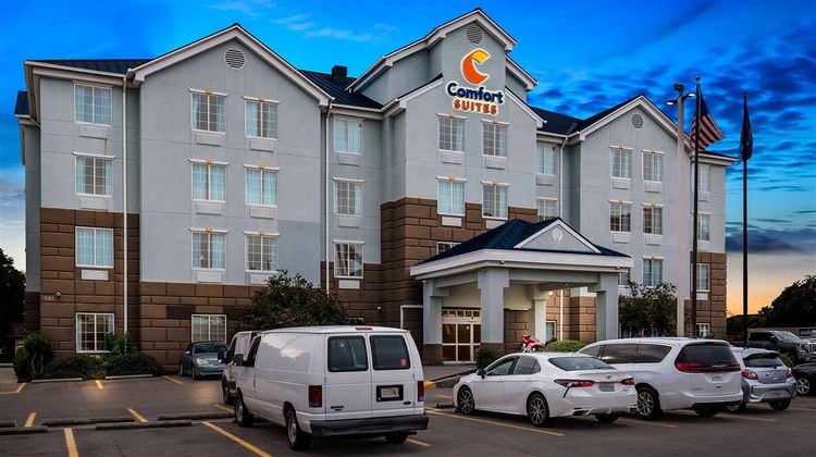 Comfort Suites Exterior