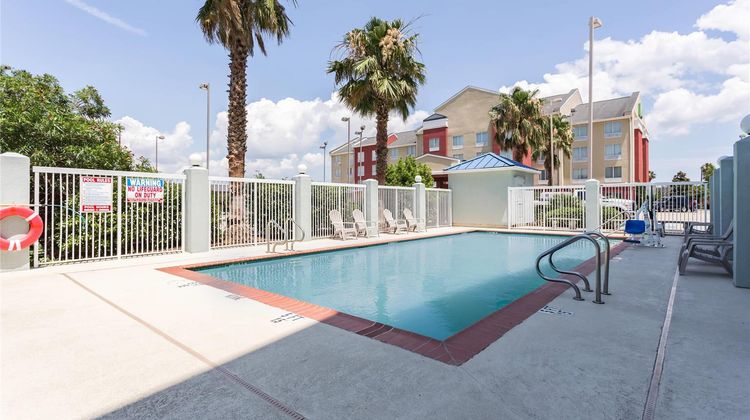 Comfort Suites Pool