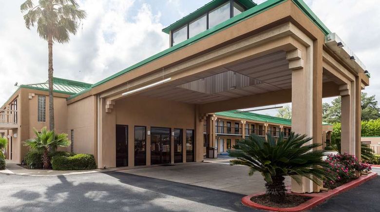 Quality Inn of Alexandria Exterior. Images powered by <a href="https://iceportal.shijigroup.com" target="_blank" rel="noopener">Ice Portal</a>.
