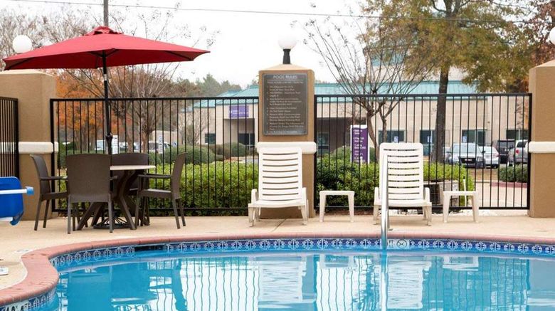<b>Comfort Inn Pool</b>. Images powered by <a href="https://iceportal.shijigroup.com/" title="IcePortal" target="_blank">IcePortal</a>.