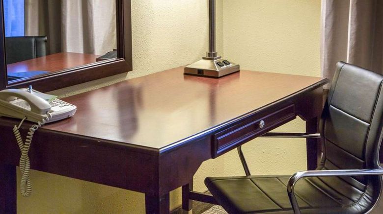 <b>Comfort Inn Room</b>. Images powered by <a href="https://iceportal.shijigroup.com/" title="IcePortal" target="_blank">IcePortal</a>.