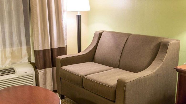 <b>Comfort Inn Suite</b>. Images powered by <a href="https://iceportal.shijigroup.com/" title="IcePortal" target="_blank">IcePortal</a>.