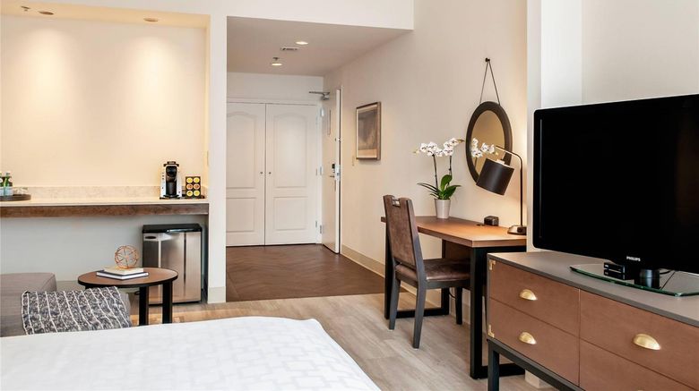 <b>St Charles Coach House, An Ascend Hotel Room</b>. Images powered by <a href="https://iceportal.shijigroup.com/" title="IcePortal" target="_blank">IcePortal</a>.