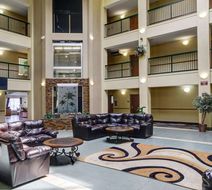 Quality Suites Baton Rouge Lobby