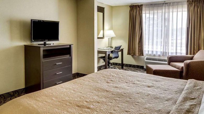 <b>Quality Suites Baton Rouge Room</b>. Images powered by <a href="https://iceportal.shijigroup.com/" title="IcePortal" target="_blank">IcePortal</a>.