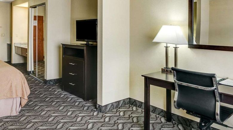 <b>Quality Suites Baton Rouge Room</b>. Images powered by <a href="https://iceportal.shijigroup.com/" title="IcePortal" target="_blank">IcePortal</a>.