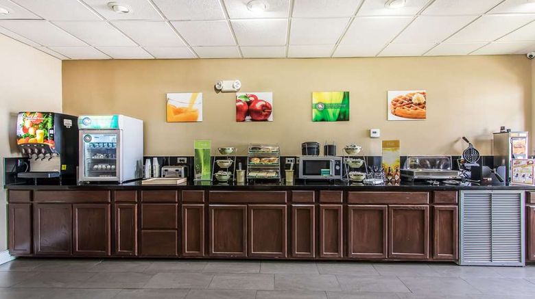 <b>Quality Suites of New Iberia Restaurant</b>. Images powered by <a href="https://iceportal.shijigroup.com/" title="IcePortal" target="_blank">IcePortal</a>.