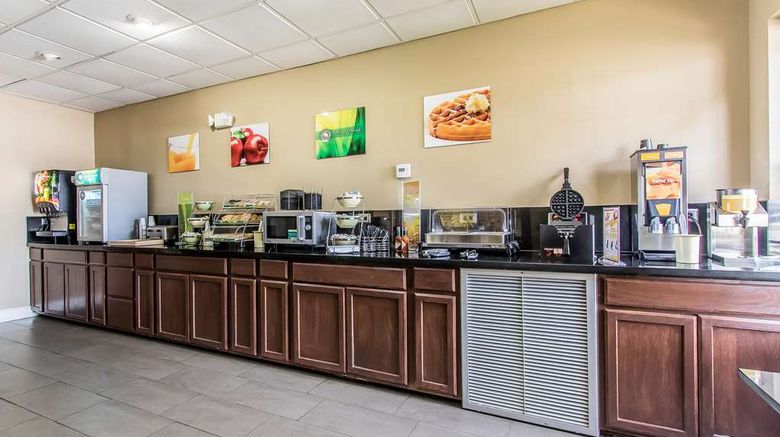 <b>Quality Suites of New Iberia Restaurant</b>. Images powered by <a href="https://iceportal.shijigroup.com/" title="IcePortal" target="_blank">IcePortal</a>.