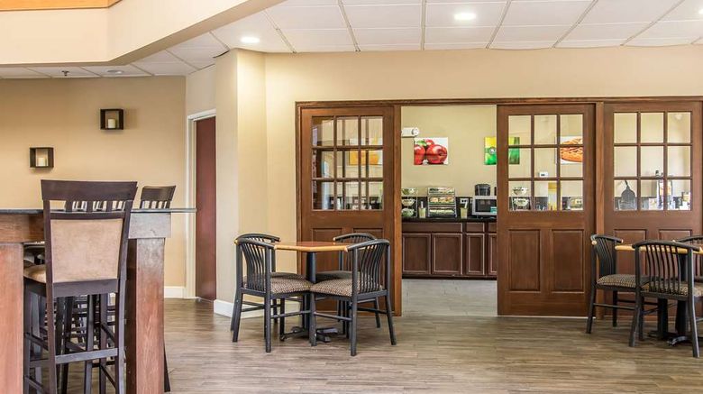 <b>Quality Suites of New Iberia Restaurant</b>. Images powered by <a href="https://iceportal.shijigroup.com/" title="IcePortal" target="_blank">IcePortal</a>.
