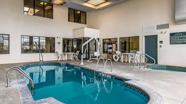 Quality Suites of New Iberia Pool