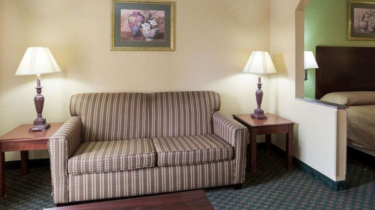 Rodeway Inn & Suites Suite