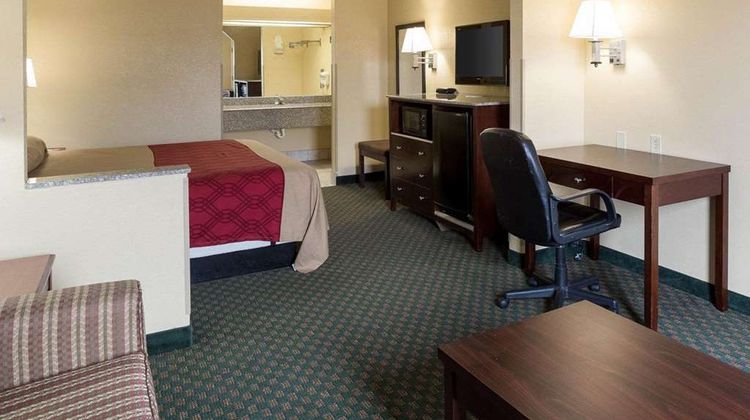 Rodeway Inn & Suites Suite